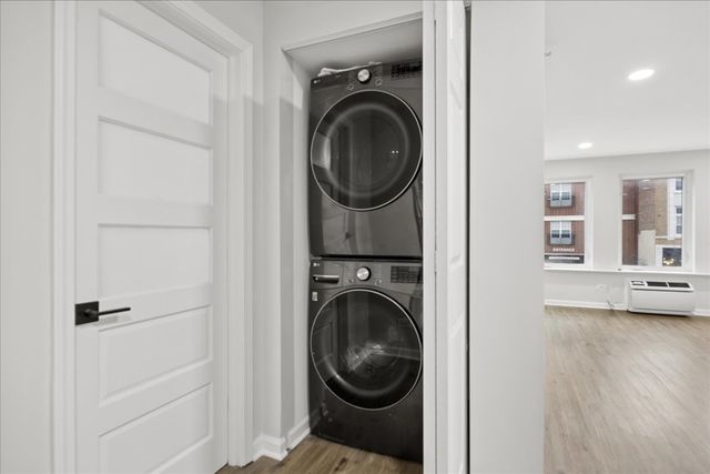 1041 Susan Collins Lane 203, Oak Park, IL 60302