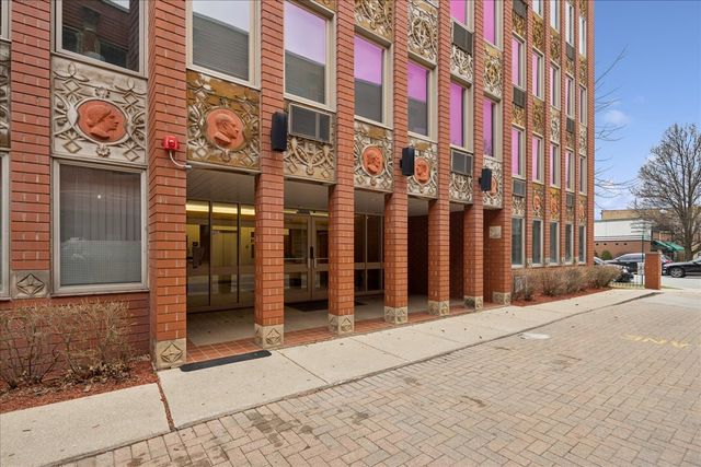 1041 Susan Collins Lane 203, Oak Park, IL 60302