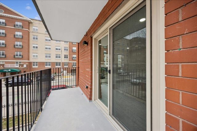 1041 Susan Collins Lane 203, Oak Park, IL 60302