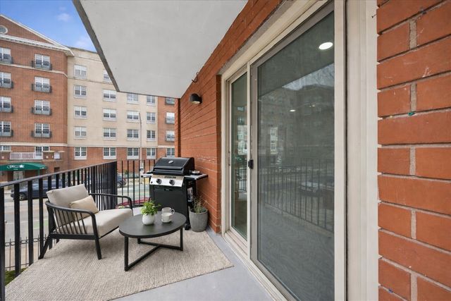 1041 Susan Collins Lane 203, Oak Park, IL 60302