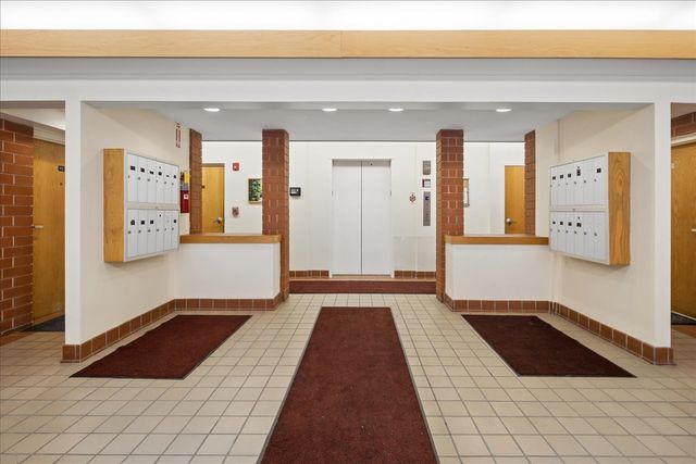 1041 Susan Collins Lane 203, Oak Park, IL 60302