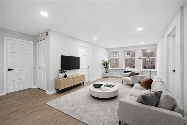 1041 Susan Collins Lane 203, Oak Park, IL 60302