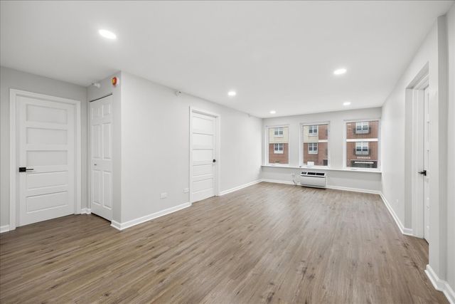 1041 Susan Collins Lane 203, Oak Park, IL 60302