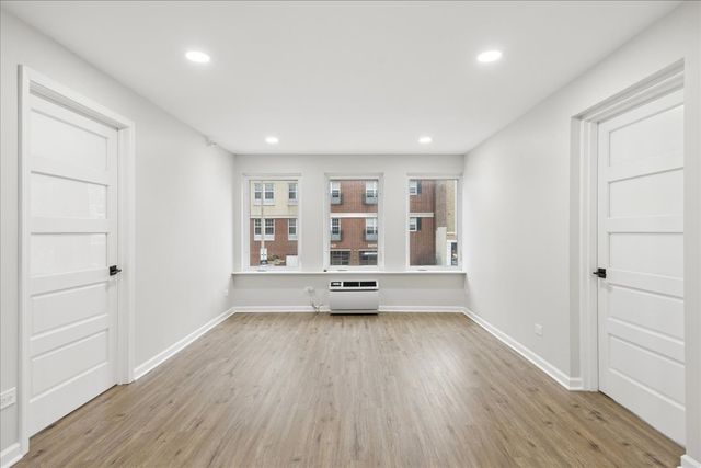 1041 Susan Collins Lane 203, Oak Park, IL 60302