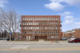 1041 Susan Collins Lane 203, Oak Park, IL 60302