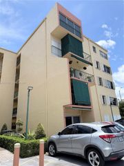 1975 W 44th Place 401, Hialeah, FL 33012