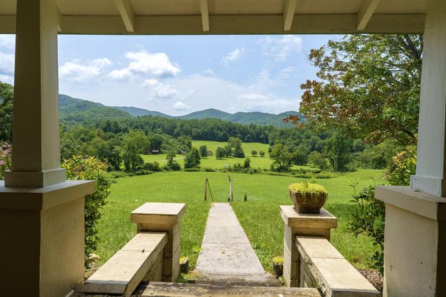 805 Bethabara Road, Hayesville, NC 28904