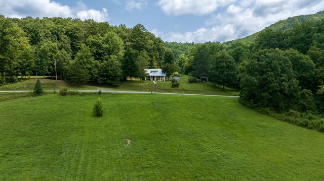 805 Bethabara Road, Hayesville, NC 28904