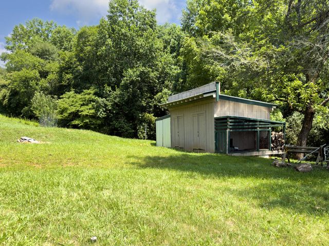 805 Bethabara Road, Hayesville, NC 28904