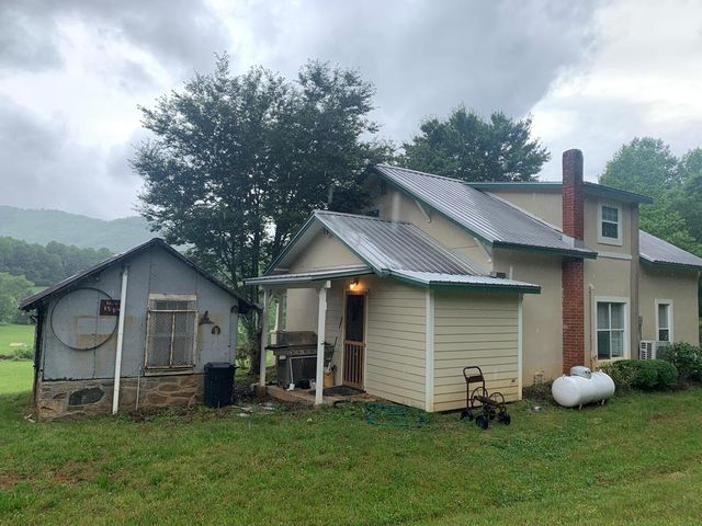 805 Bethabara Road, Hayesville, NC 28904