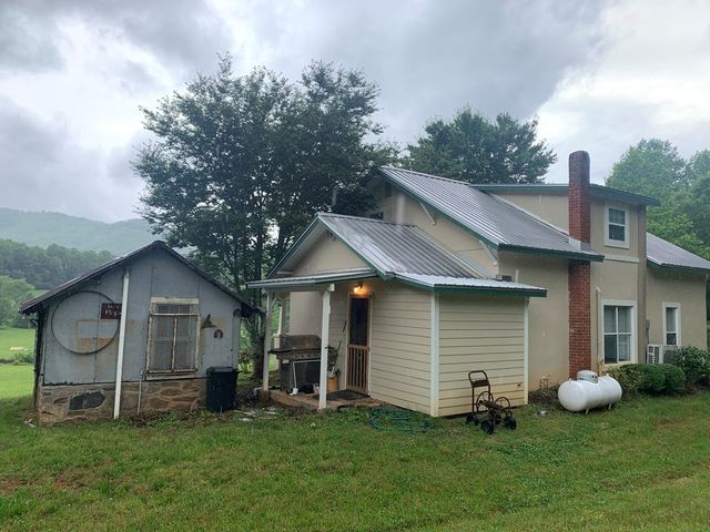 805 Bethabara Road, Hayesville, NC 28904