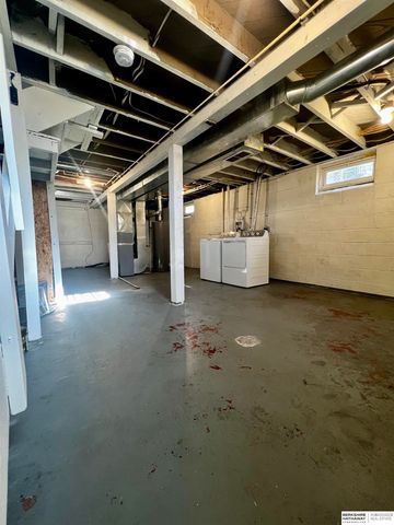 332 S Adams Street, Papillion, NE 68046