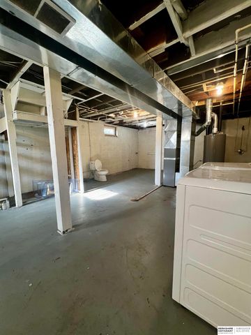 332 S Adams Street, Papillion, NE 68046