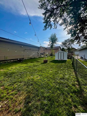 332 S Adams Street, Papillion, NE 68046