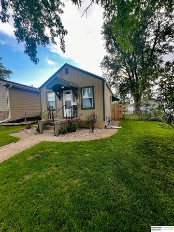 332 S Adams Street, Papillion, NE 68046