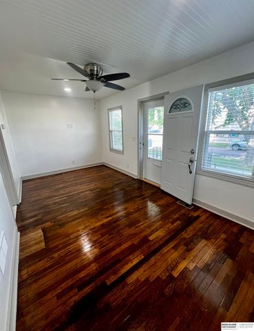 332 S Adams Street, Papillion, NE 68046