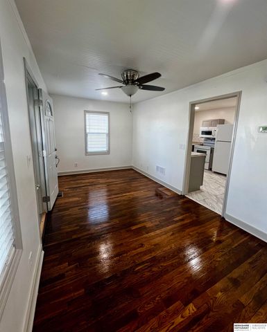 332 S Adams Street, Papillion, NE 68046