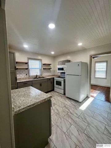 332 S Adams Street, Papillion, NE 68046