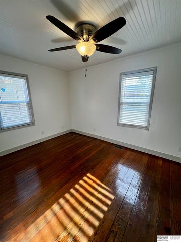 332 S Adams Street, Papillion, NE 68046