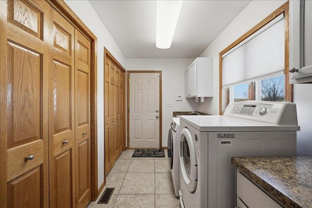 9741 Whitehall Garden, Munster, IN 46321