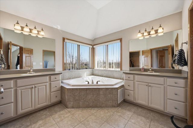 9741 Whitehall Garden, Munster, IN 46321