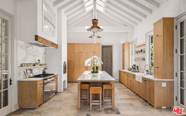 6625 Zumirez Drive, Malibu, CA 90265