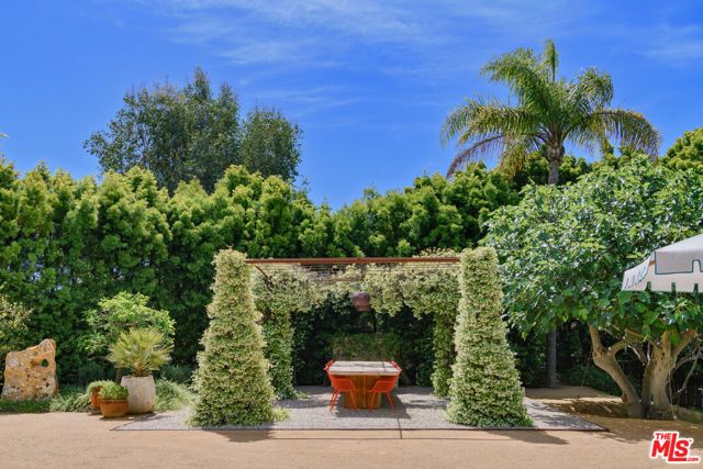 6625 Zumirez Drive, Malibu, CA 90265