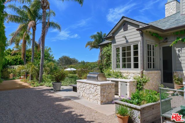 6625 Zumirez Drive, Malibu, CA 90265