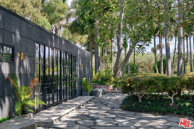 6625 Zumirez Drive, Malibu, CA 90265