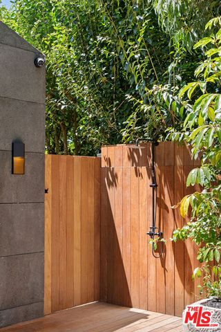 6625 Zumirez Drive, Malibu, CA 90265