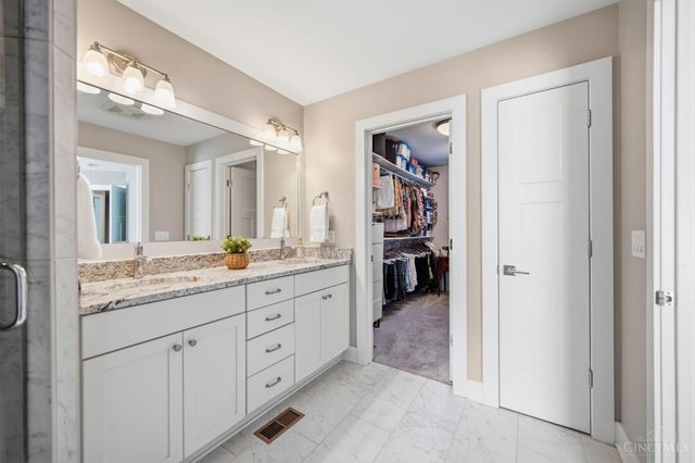 7549 Cooper Road, Montgomery, OH 45242