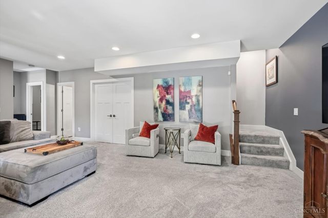7549 Cooper Road, Montgomery, OH 45242
