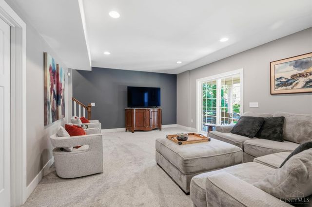 7549 Cooper Road, Montgomery, OH 45242