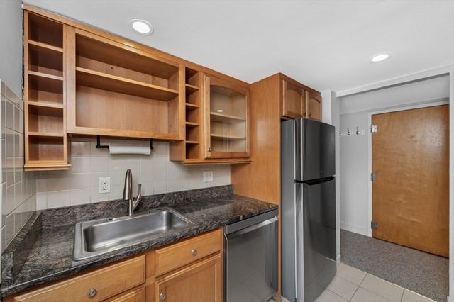 120 Commercial St 4-1, Boston, MA 02109