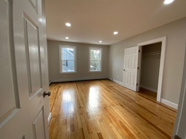 59 Beechmont St, Worcester, MA 01609