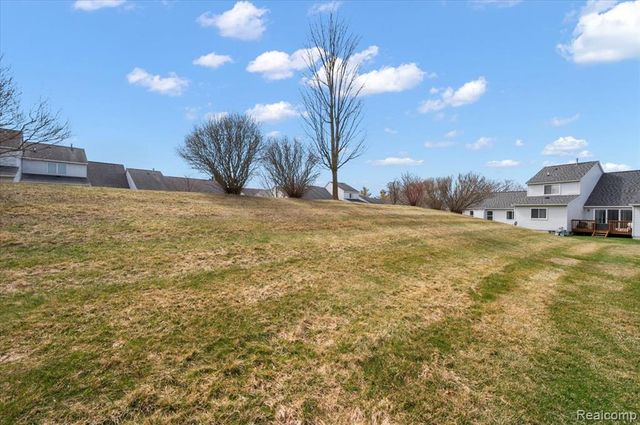 734 Challenging Trail 65, South Lyon, MI 48178