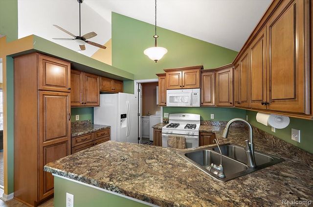 734 Challenging Trail 65, South Lyon, MI 48178