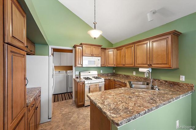734 Challenging Trail 65, South Lyon, MI 48178
