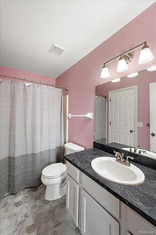 734 Challenging Trail 65, South Lyon, MI 48178