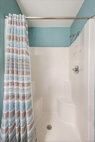 734 Challenging Trail 65, South Lyon, MI 48178