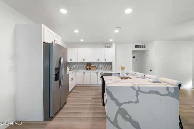 316 E EL CAMINO Drive, Phoenix, AZ 85020
