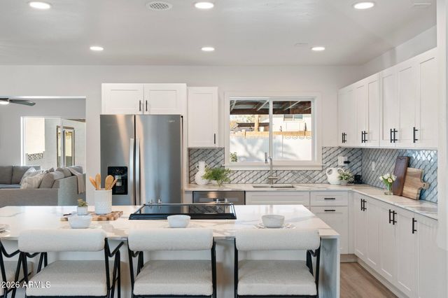316 E EL CAMINO Drive, Phoenix, AZ 85020