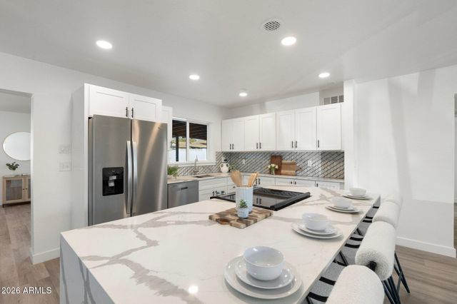316 E EL CAMINO Drive, Phoenix, AZ 85020