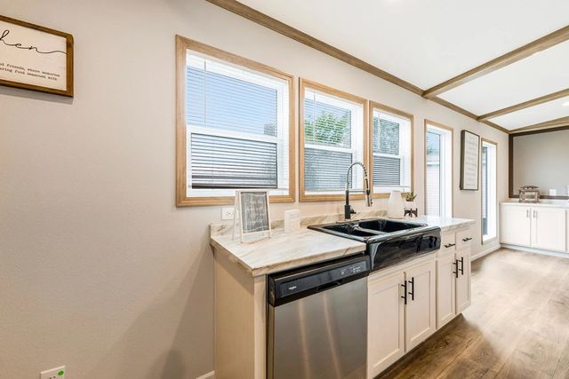 2359 Sunny Ave, Stanton, TX 79782