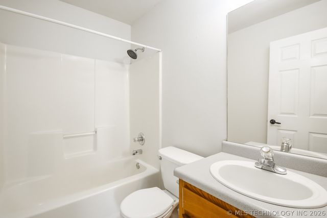 9833 N 43rd East Avenue, Sperry, OK 74073
