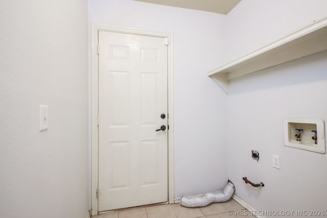 9833 N 43rd East Avenue, Sperry, OK 74073