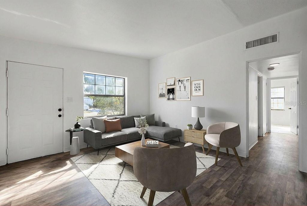 Image 2 of property listing at 920 HACIENDA COURT, Orlando, FL 32808