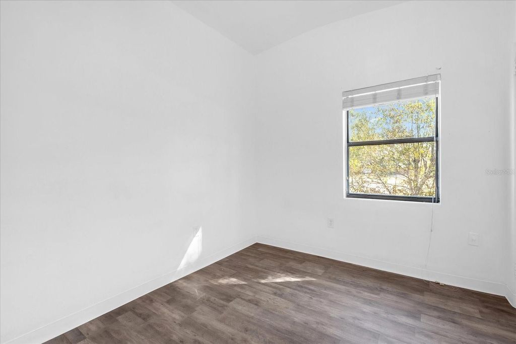 Image 11 of property listing at 920 HACIENDA COURT, Orlando, FL 32808