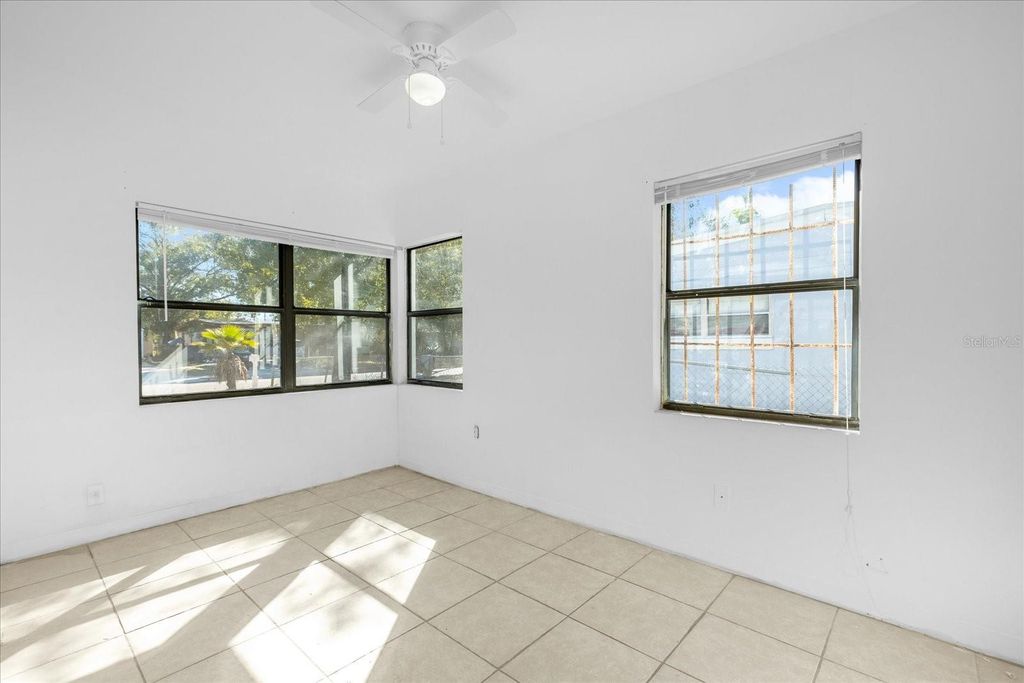 Image 14 of property listing at 920 HACIENDA COURT, Orlando, FL 32808