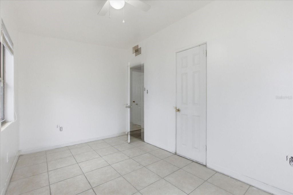 Image 15 of property listing at 920 HACIENDA COURT, Orlando, FL 32808